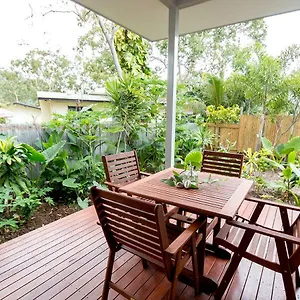 island-cottages-nelly-bay.queenslandhotels.net/